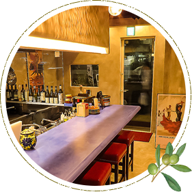 スペインバルGAUCHOこだわりの内観とカウンター